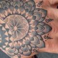 Hand Dotwork tattoo von Holy Trauma