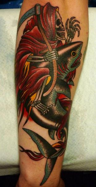 Рука Ньйу Скул Акула Смерть татуировка от Peter Lagergren