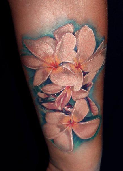 Tatuaje Brazo Realista Flor por Nadelwerk