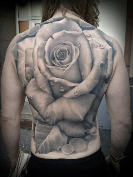 Arm Realistische Blumen Rose Tattoo von Pistolero Tattoo