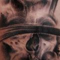 Schulter Fantasie Totenkopf tattoo von Pistolero Tattoo