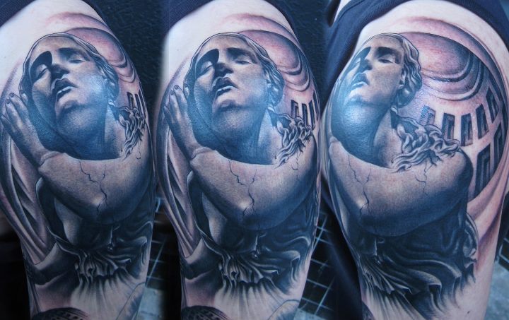 Tatuaje Hombro Religioso por Carl Grace