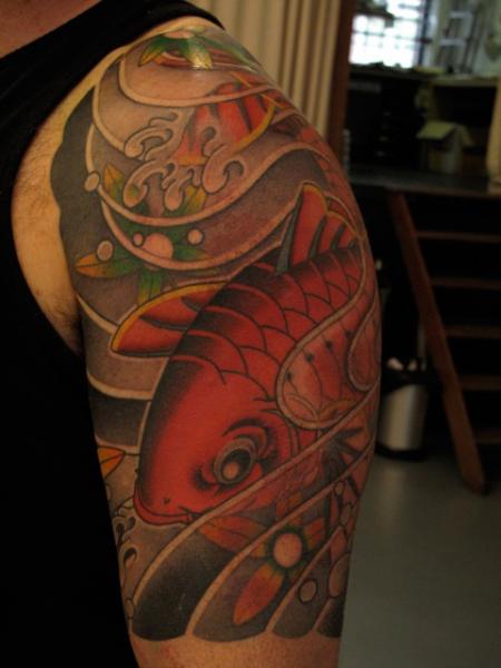 Tatuaje Hombro Japoneses Carpa por Admiraal Tattoo