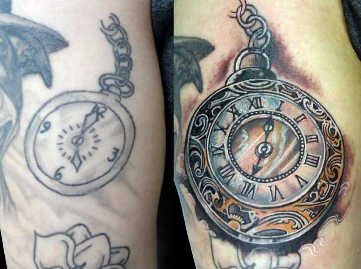 Tatuaż Realistyczny Zegar Cover-up przez Insight Studios