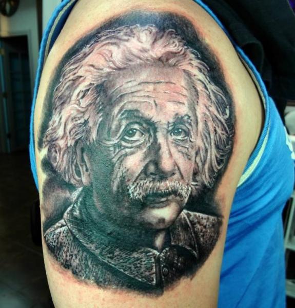 Tatuaggio Spalla Ritratti Einstein di Insight Studios