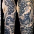 Shoulder Fantasy Giger tattoo by Robert Witczuk
