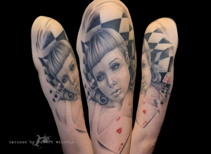 Schulter Realistische Frauen Karten Tattoo von Robert Witczuk