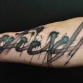 tatuaje Brazo Letras Fuentes por Street Tattoo