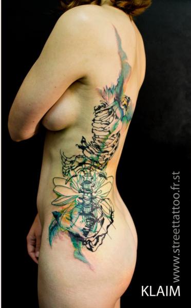 Tatuaggio Fantasy Fianco Scheletro di Street Tattoo