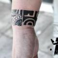 tatuaggio Braccio Mano Tribali di Dermagrafics
