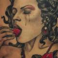 Schulter Blumen Frauen tattoo von Dermagrafics