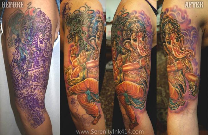 Tatuaje Hombro Religioso Ganesh Cover-up por Serenity Ink 414