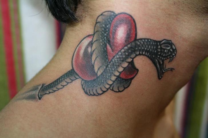Tatuaggio Serpente Cuore Collo di Bird Tattoo