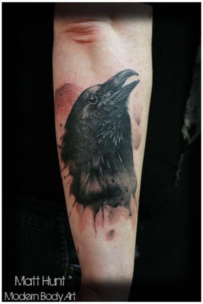 Tatuaje Brazo Realista Cuervo por Matt Hunt