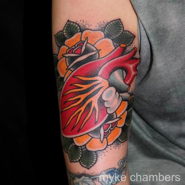 Arm Old School Herz Tattoo von Mike Chambers