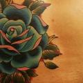 New School Blumen Seite Rose tattoo von Babakhin