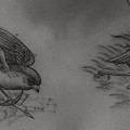 Dotwork Brust Vogel tattoo von Amanita Tattoo