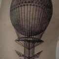 Seite Dotwork Ballon tattoo von Amanita Tattoo