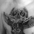 Brust Totenkopf Krähen tattoo von Tattoo Empire