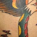 tatuaje Serpiente Ternero Old School Águila por Love Life Tattoo