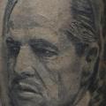 Arm Porträt Realistische tattoo von Magnum Tattoo