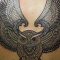 Rücken Eulen Dotwork tattoo von Style Tattoo