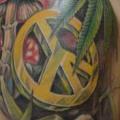 Pilz Symbol Frieden tattoo von Lacute Tattoo