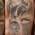 Schulter Japanische Karpfen Koi tattoo von West End Studio