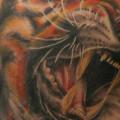 tatuaje Hombro Realista Tigre por West End Studio