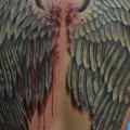 tatuaje Espalda Alas 3d Sangre por Baraka Tattoo
