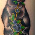 Arm New School Bären tattoo von Saved Tattoo