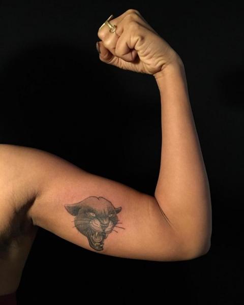 Tatuaggio Braccio Pantera di Saved Tattoo