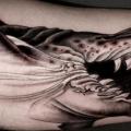 tatuaje Brazo Realista Tiburón por Saved Tattoo