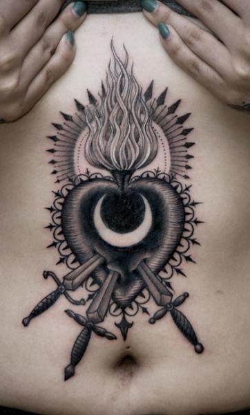 Tatuaje Corazon Vientre Dotwork Llama por Saved Tattoo
