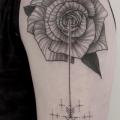 Arm Blumen Rose tattoo von Saved Tattoo
