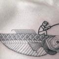 tatouage Épaule Coffre Poisson par Saved Tattoo