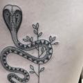 ヘビ 側面 タトゥー よって Saved Tattoo
