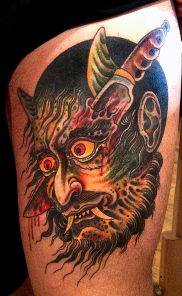 Tatuagem Japonesas Demônio Punhal Coxa Sangue por Saved Tattoo