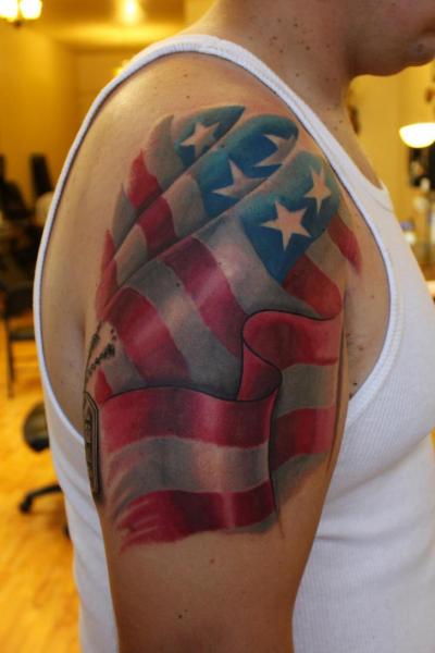 Tatouage Épaule Usa Drapeau par S13 Tattoo
