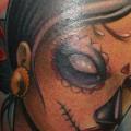 tatuaje Brazo Cráneo mexicano por Rock n Roll Tattoo