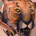 tatuaje Old School Tigre por Rock n Roll Tattoo