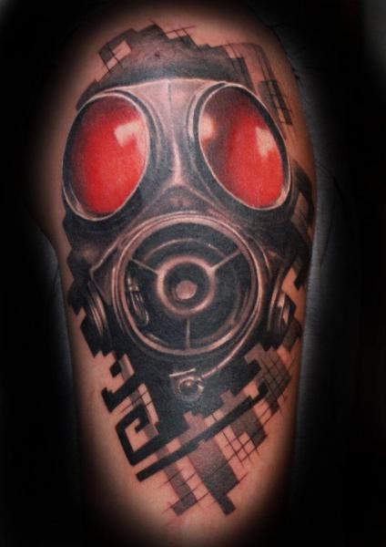 Schulter Gas Masken Tattoo von Tattoos by Mini