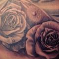 tatuaje Realista Pecho Flor Rosa por Steve Soto