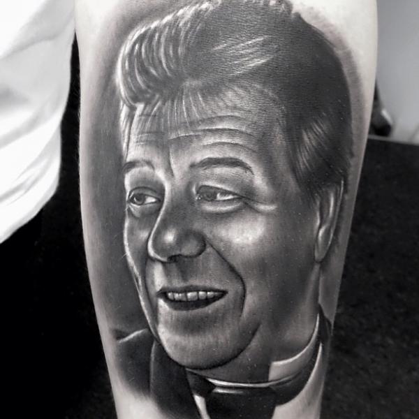 Arm Porträt Realistische Tattoo von Rob Richardson