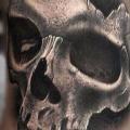 tatuaje Brazo Realista Cráneo por Rob Richardson