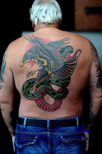 Tatuaggio Serpente Old School Schiena Aquila di Colin Jones