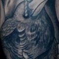 tatuaje Fantasy Pierna Pájaro por Colin Jones
