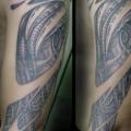 tatuaje Brazo Biomecánica por Ramas Tattoo