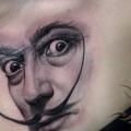 tatuaje Retrato Realista Salvador Dali por Ramas Tattoo