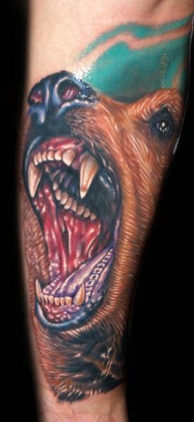 Arm Realistische Hund Tattoo von Tattoo by Roman